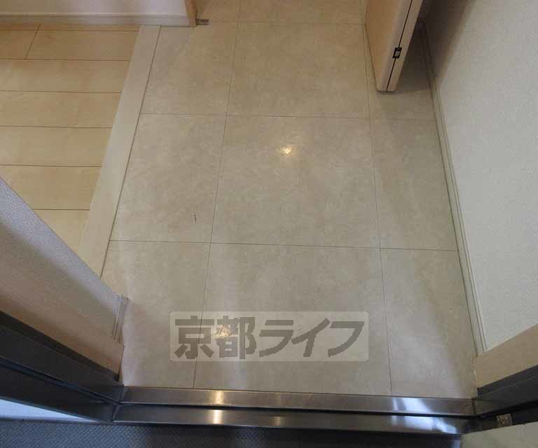 玄関　来客にも安心のひろさです