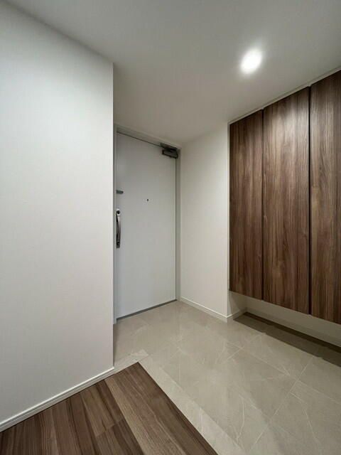 玄関　写真は同タイプ住居です