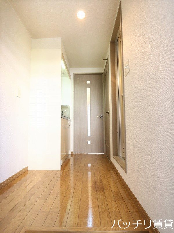 玄関　画像は同型タイプの為、現状を優先致します。