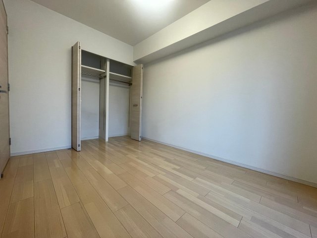 その他　洋室約6.0帖。大きな窓から光がたっぷり入ります。