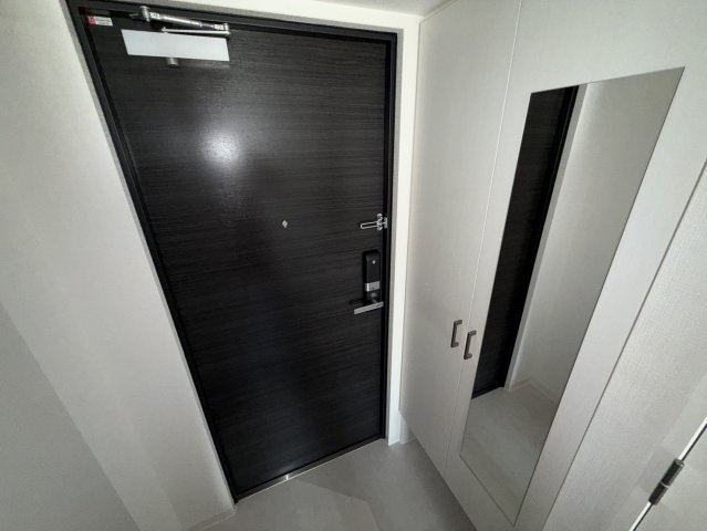 玄関　同物件別部屋写真