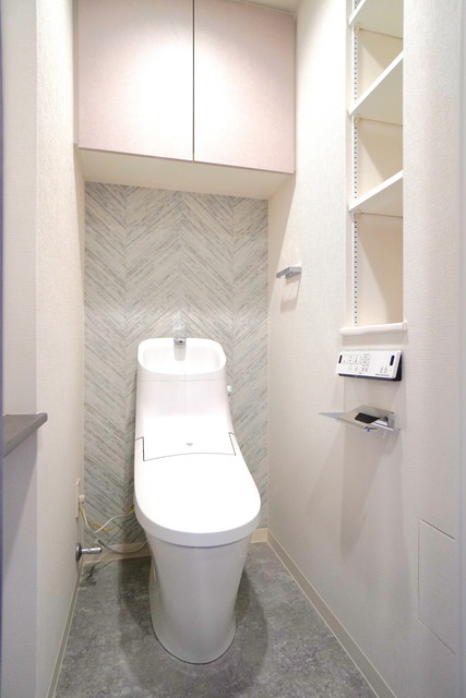 トイレ　※写真は同タイプ住戸です。