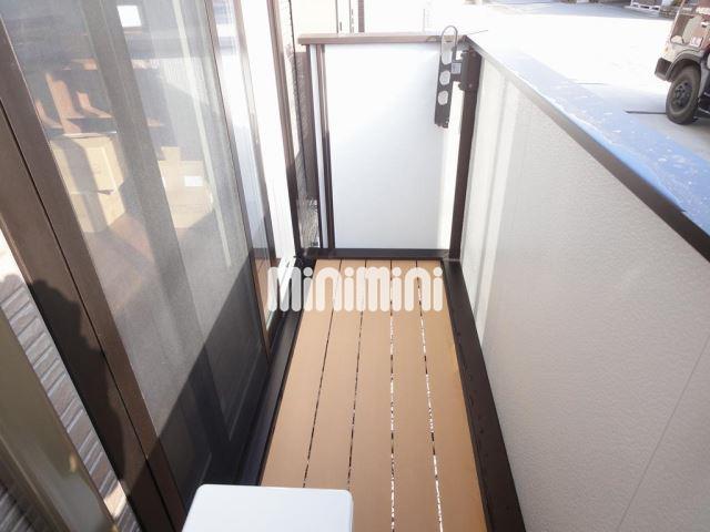 バルコニー　東向きのベランダ　朝日も差込みます。