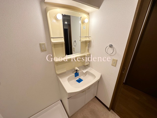 洗面設備　【新線開通で注目の新横浜！】3LDK敷金・礼金なし♪