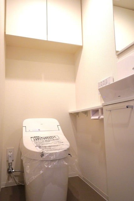 トイレ　※写真は同タイプ住戸です。