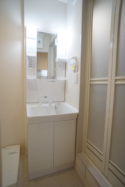 洗面設備　洗面台はシャンプードレッサータイプ！おでかけ準備もラクラク☆