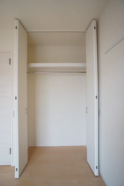 収納　増えがちな荷物をスッキリ収納できる大きめクローゼットです♪
