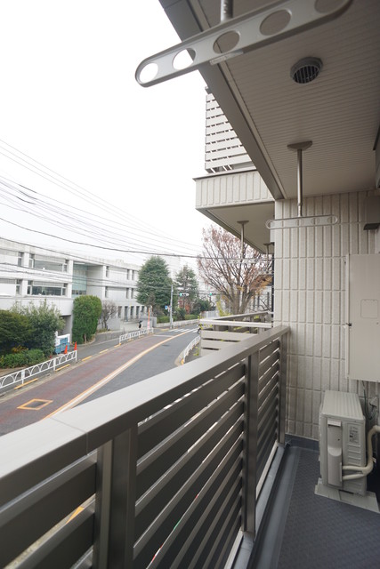 バルコニー　南向きのバルコニーは日当りも良く洗濯物も早く乾きそうですね☆