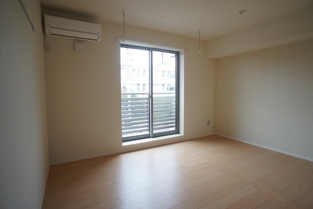 居室・リビング　南向きで日当たり良好なお部屋！暖かな日差しが入ります♪