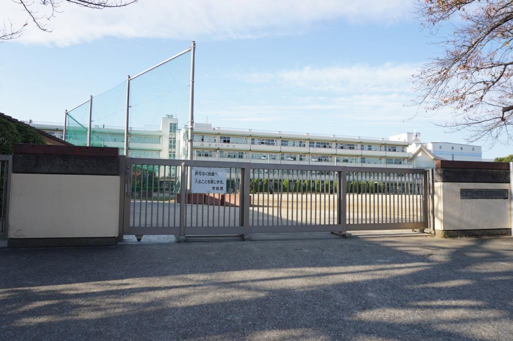 中学校　戸田市立笹目中学校（中学校）まで438m