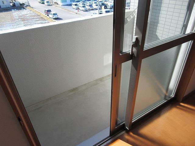 バルコニー　※写真は同じ建物の別部屋のものです。