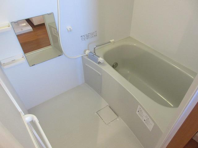 バス・シャワールーム　※写真は同じ建物の別部屋のものです。