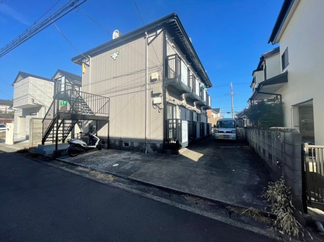 建物外観　バルコニー前が広いので通風良好です。