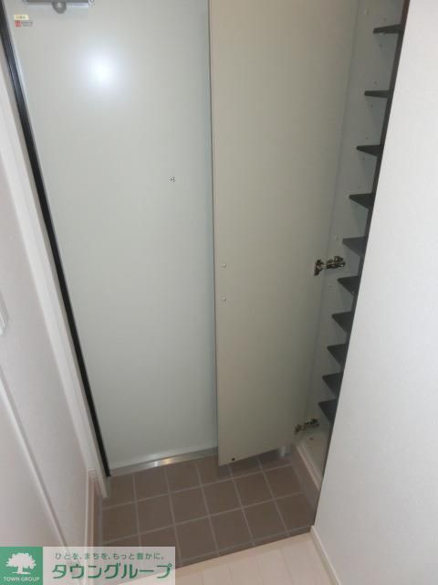 玄関　玄関下駄箱あり