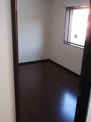 その他部屋・スペース　開放的な寝室です