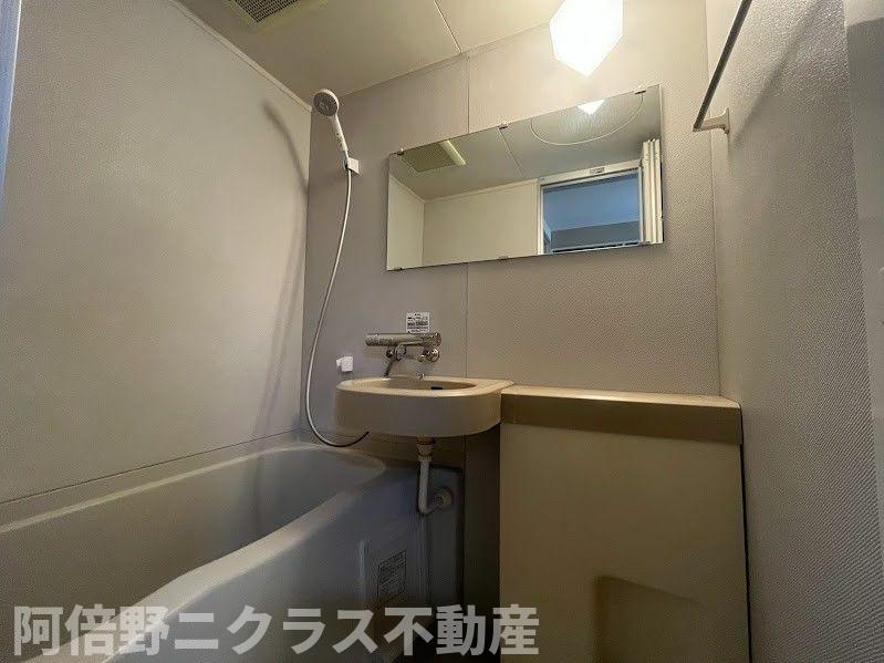 バス・シャワールーム　コンパクトで使いやすいお風呂です