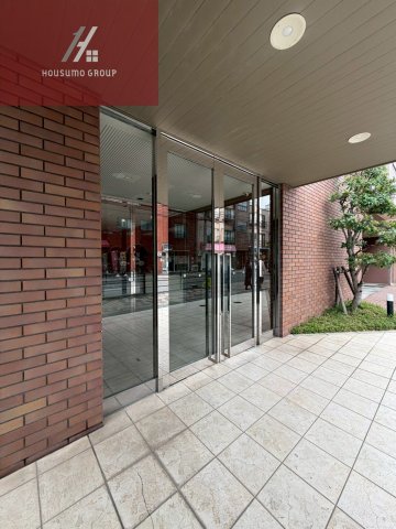 エントランス　落ち着いたエントランスです