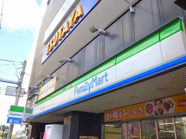コンビニ　ファミリーマート（コンビニ）まで1638m