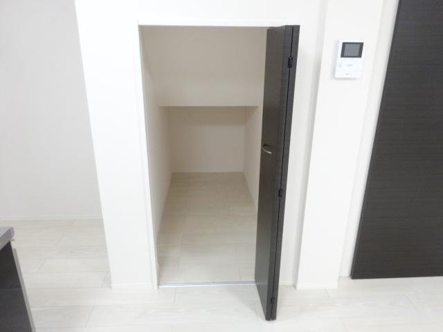 その他部屋・スペース　パンドリーがあり収納充実