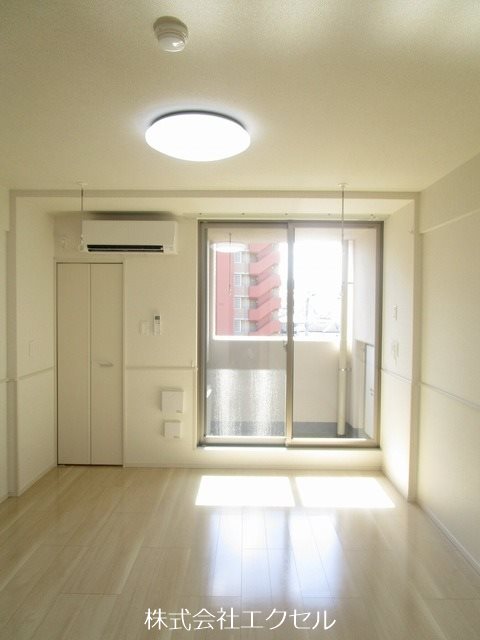 居室・リビング　エアコン完備のお部屋です。