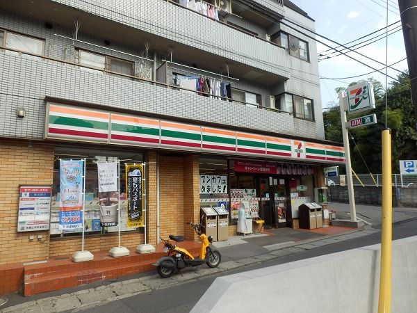コンビニ　セブンイレブン川崎百合丘店（コンビニ）まで744m