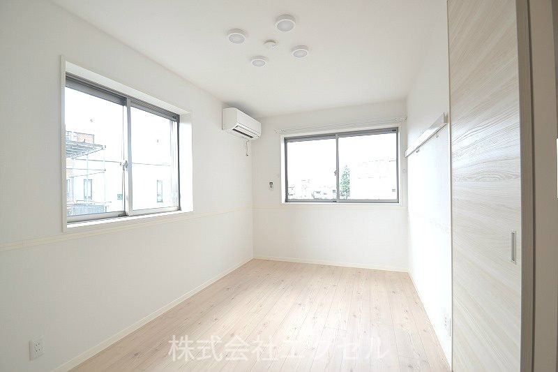 その他部屋・スペース　２面採光の明るいお部屋