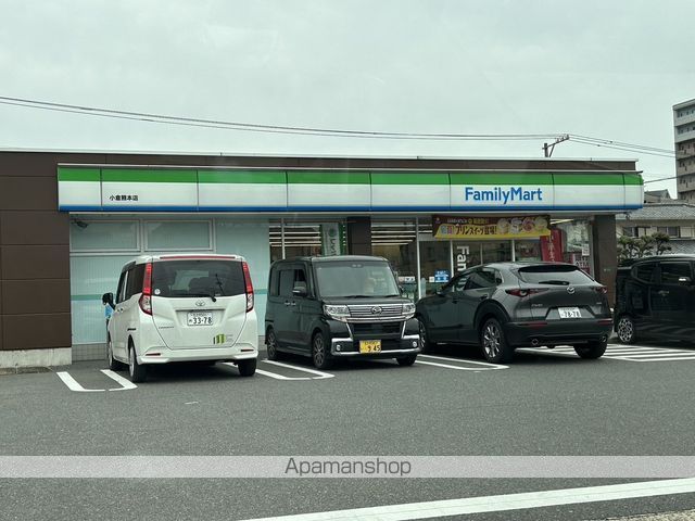 コンビニ　ファミリーマート小倉熊本店（コンビニ）まで581m
