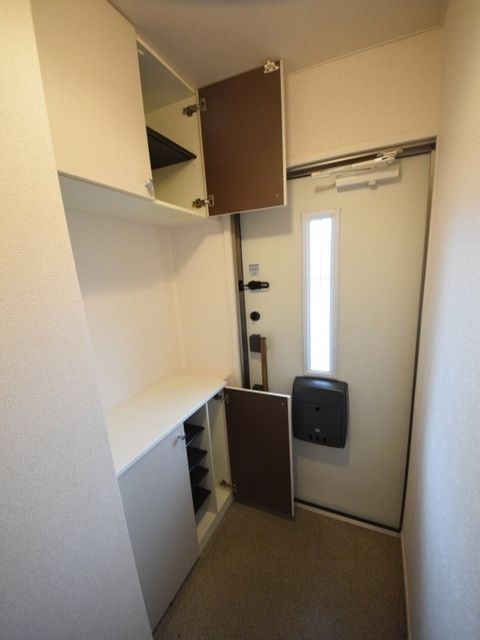 玄関　お問合せはタウンハウジングまで！※現地待合わせ相談可能