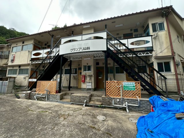 建物外観　地下鉄・京阪「御陵」駅まで徒歩11分の立地