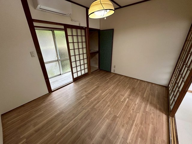 居室・リビング　エアコン付きで快適にお住まいいただけます