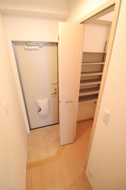 玄関　玄関収納豊富です