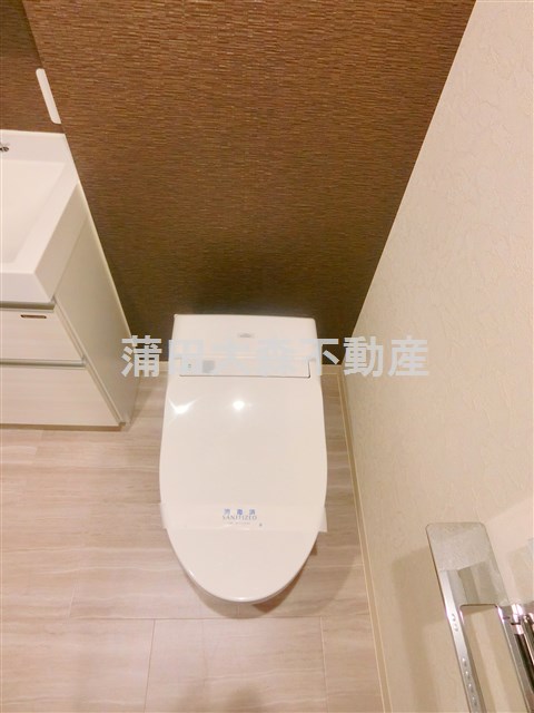 トイレ　温水洗浄便座付きタンクレストイレ