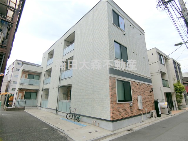 建物外観　2018年4月築　鉄骨造地上3階建て総戸数11戸　京急空港線