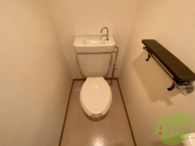 トイレ　トイレはこちらです。掃除もしやすいですね。