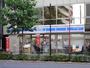 コンビニ　ローソン 西早稲田駅前店（コンビニ）まで588m