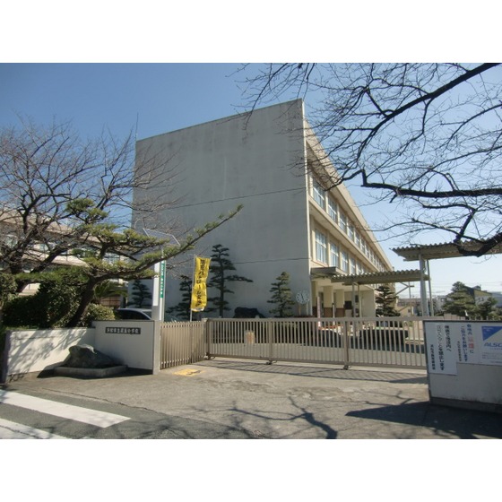 小学校　浜松市立萩丘小学校（小学校）まで322m