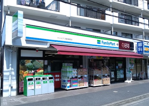 コンビニ　ファミリーマート リコス菊名駅西店（コンビニ）まで618m