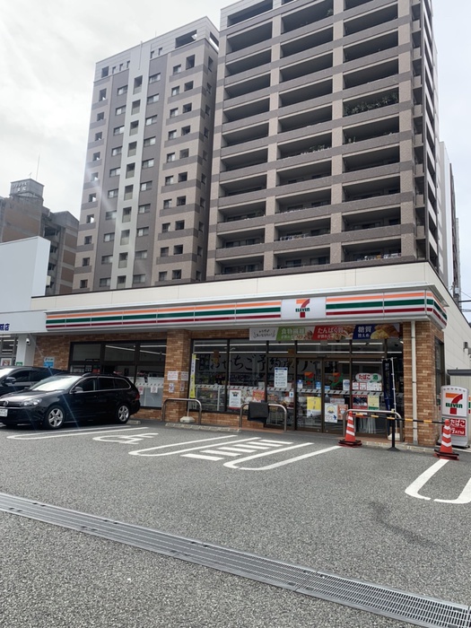 コンビニ　セブンイレブン福岡薬院3丁目店（コンビニ）まで173m