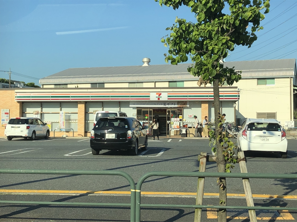 コンビニ　セブンイレブン 足立堀之内2丁目店（コンビニ）まで642m