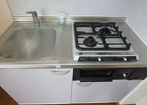 キッチン　別部屋の画像を使用しております。