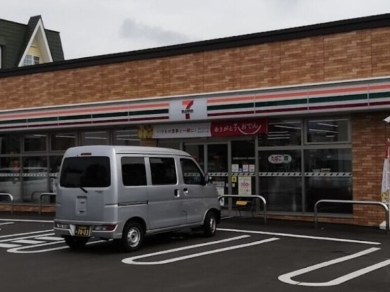 コンビニ　セブンイレブン札幌北32条東8丁目店（コンビニ）まで82m