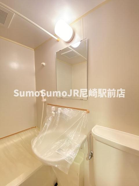 洗面設備　明るい洗面所です