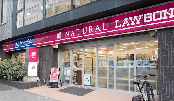コンビニ　ナチュラルローソン渋谷一丁目店（コンビニ）まで95m