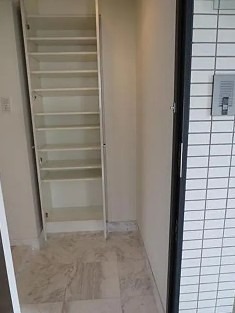 玄関　別タイプのお部屋です