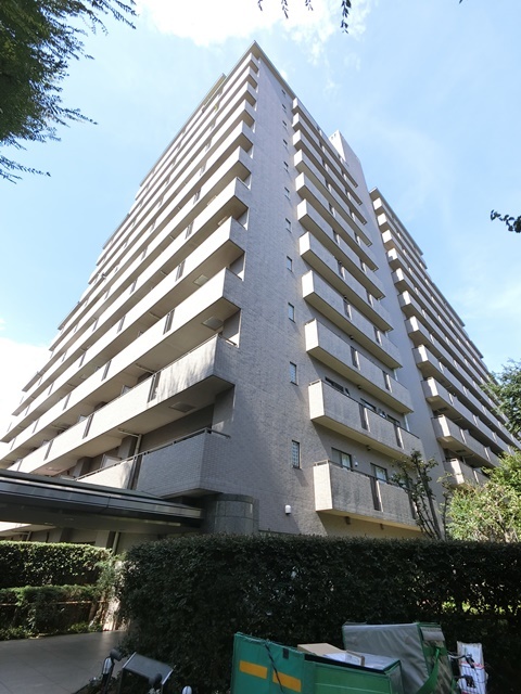 3LDK Mansion in Setagaya, Tokyo - Image 1