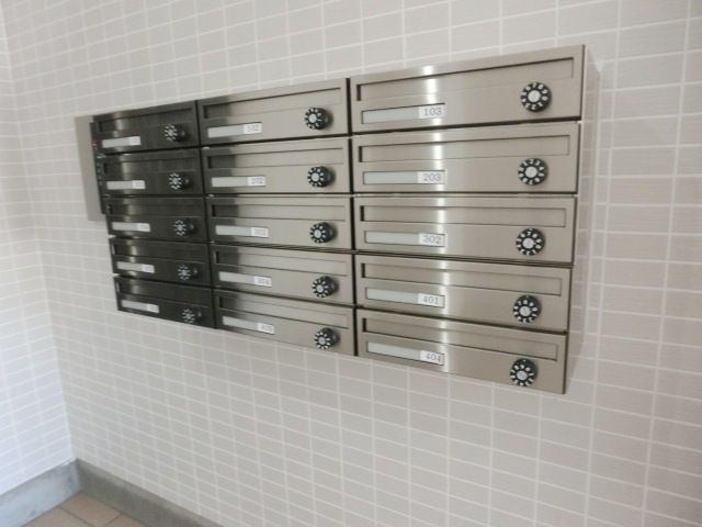 その他　ロック付きのメールボックス