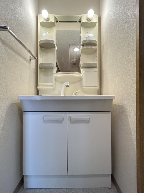 洗面設備　※別部屋反転タイプ参考写真※現況優先、設備等違う可能性があり