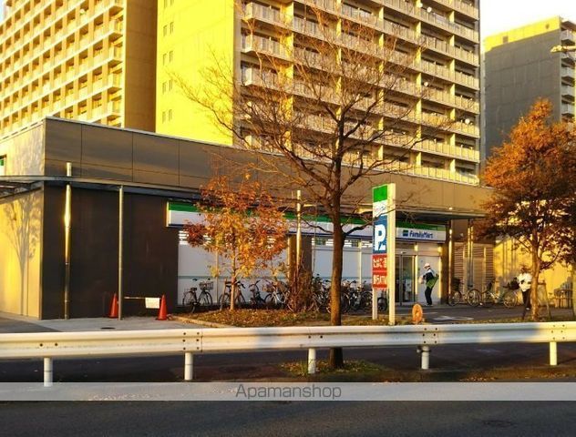 コンビニ　ファミリーマート（コンビニ）まで576m