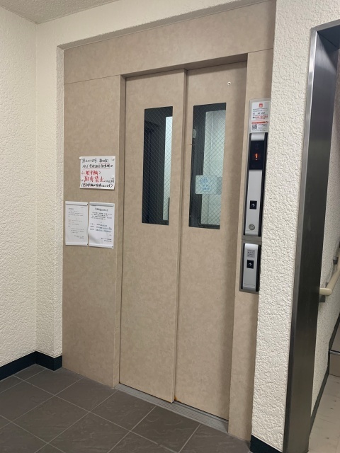 ロビー　エレベーター