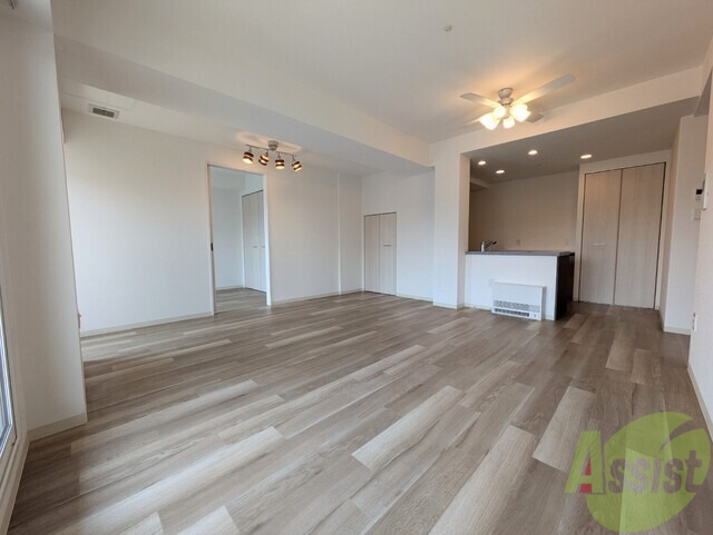 居室・リビング　広くてキレイなお部屋が広がっていて、充実した生活が送れそう。